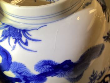 Een Chinese blauw-witte 'Drie vrienden van de winter' kom, Kangxi merk en periode